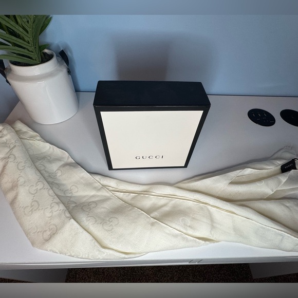 GUCCI Monogram Ivory Wool / Silk Guccissima Scarf Brand New With Tags 😻 - Picture 5 of 9